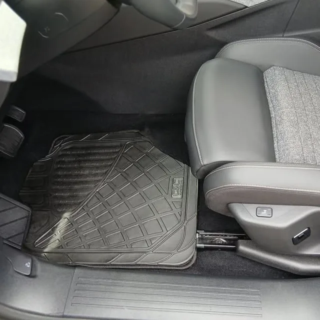 Après : le même tapis et la même moquette, propres